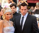 Doug Reinhardt et Paris Hilton lors de la montée des marches avant la projection d'Inglourious Basterds, au Festival de Cannes, le 20 mai 2009