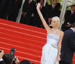 Doug Reinhardt et Paris Hilton lors de la montée des marches avant la projection d'Inglourious Basterds, au Festival de Cannes, le 20 mai 2009