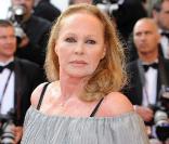 Ursula Andress lors de la montée des marches avant la projection d'Inglourious Basterds, au Festival de Cannes, le 20 mai 2009