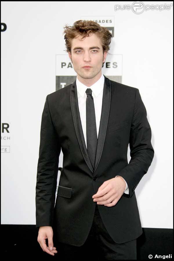 Robert Pattinson à la grande soirée de l'amfAR. 21/05/09