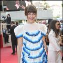 Quand Daphné Burki de l'Edition Spéciale,  fait son excentrique à Cannes... Lady Gaga n'a qu'à bien se tenir ! Regardez !