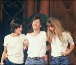 Charlotte Gainsbourg, Jane Birkin et Lola Doillon sa demi-soeur en 1992 