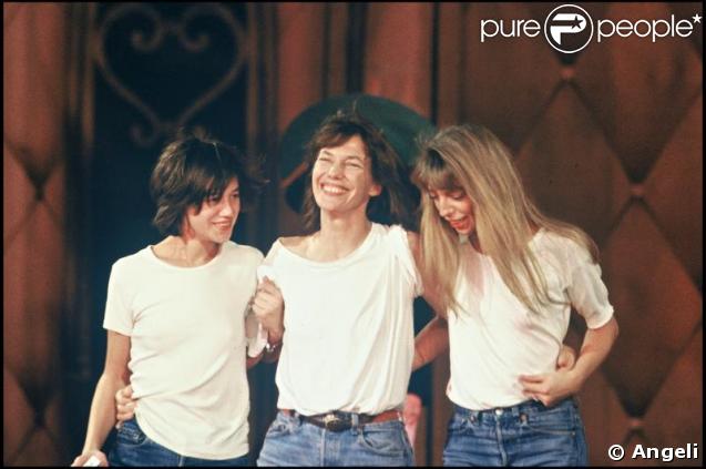 Charlotte Gainsbourg, Jane Birkin et Lola Doillon sa demi-soeur en 1992 
