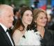 Charlotte Gainsbourg entourée de André Dussolier et Charlotte Rampling lors de la présentation de Lemming en ouverture du 58e Festival de Cannes 