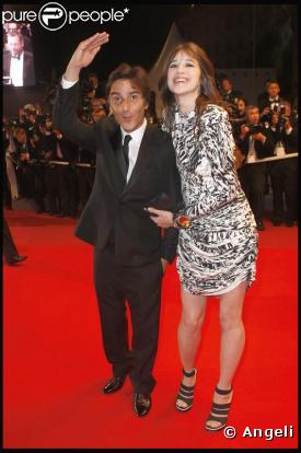 Charlotte Gainsbourg sur le tapis rouge avec Yvan Attal lors du 62e Festival de Cannes