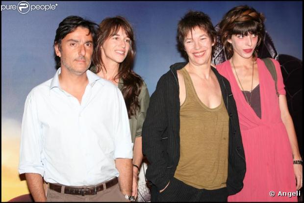 Yvan Attal, Charlotte Gainsbourg, Jean Birkin et Lou Doillon, la fille de Jane Birkin et Jacques Doillon en 2007
