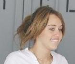 Miley Cyrus quitte sa séance de Pilates à Toluca Lake en Californie le 25 mai.