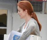 Marcia Cross va à la poste seule (25 mai, Brentwood)