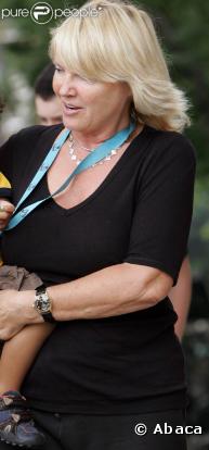 Pas de franche ressemblance, mais de nettes similitudes entre cette dame allemande et son enfant !