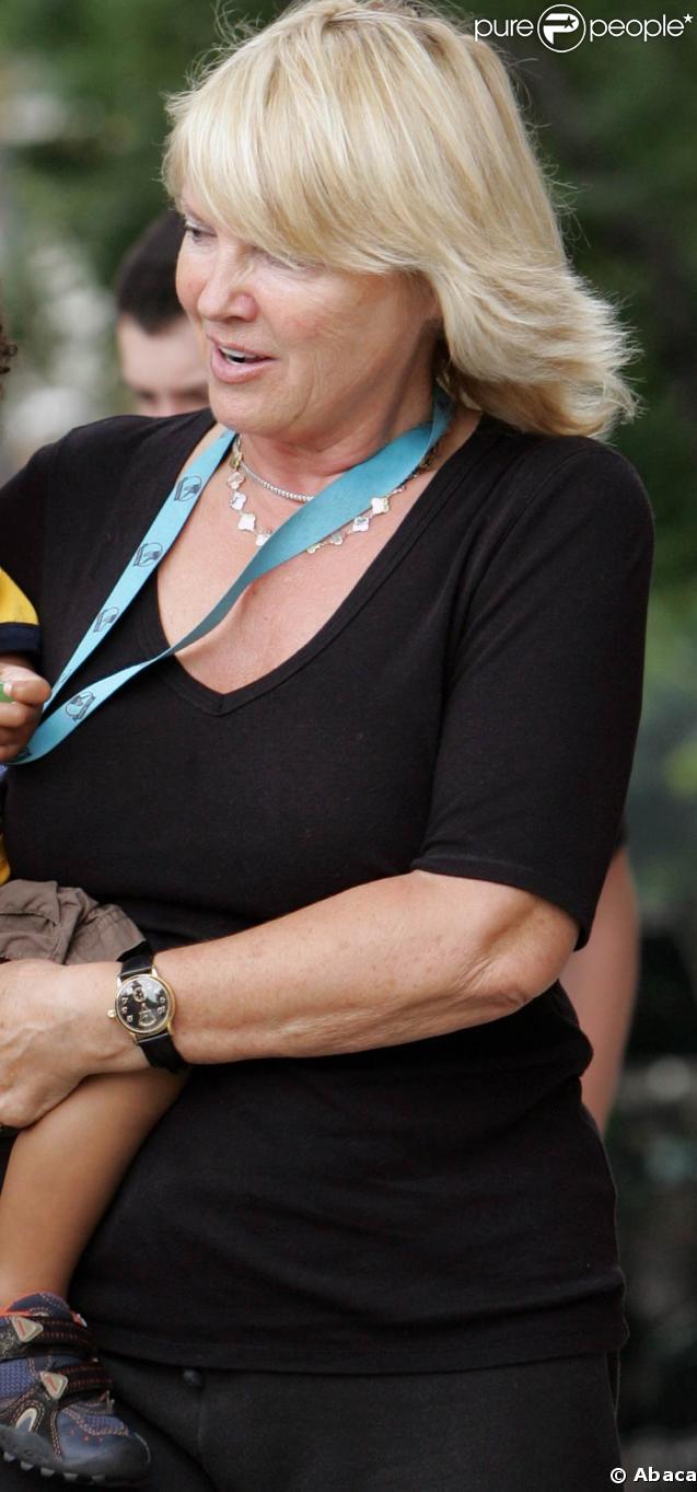 Pas de franche ressemblance, mais de nettes similitudes entre cette dame allemande et son enfant ! 