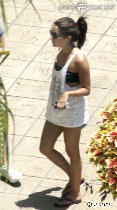 Ashley Tisdale se relaxe à Miami avec ses amis