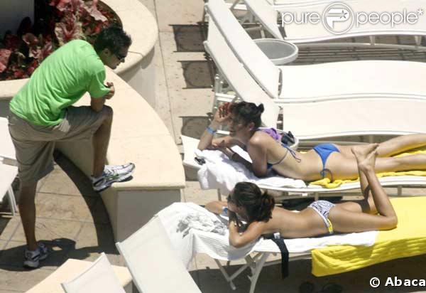 Ashley Tisdale se relaxe à Miami avec ses amis
