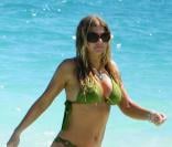 Fergie : même si la chanteuse des Black Eyed Peas est désormais brune, elle n'a rien perdu de son sex-appeal ! Le bikini lui sied toujours à merveille ! 