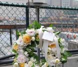 Le Prince Harry en visite officielle à New-York. Vendredi, il a déposé une gerbe de fleurs sur le site Ground Zero