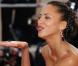 Noémie Lenoir distribue des baisers... 