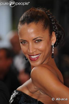 La jolie Noémie Lenoir et son sourire éclatant... sur tapis rouge !