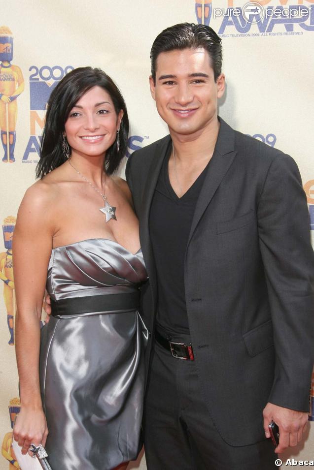 Mario Lopez et son amie Courtney Laine Mazza aux MTV Movie Awards le 31 mai 2009