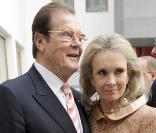 Roger Moore présente un rapport UNICEF sur l'exploitation sexuelle des enfants, en Allemagne (ici avec sa femme Kristina) 