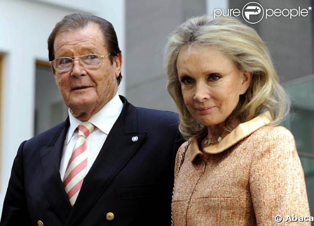 Roger Moore présente un rapport UNICEF sur l'exploitation sexuelle des enfants, en Allemagne (ici avec sa femme Kristina) 