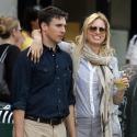 Quand Karolina Kurkova est en vadrouille... elle ne lâche pas son amoureux une seconde !