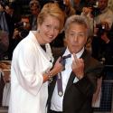 Dustin Hoffman, avec sa femme et sa fille, face à la géante Emma Thompson : Il est petit... et alors ?