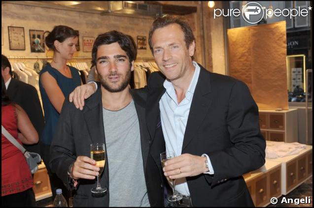 David Leslie Frèche et Stéphane Freiss à l'inauguration de la boutique de vêtements, rue Yvonne Le Tac, dans le 18ème arrondissement