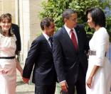 Nicolas Sarkozy : jamais sans la main de Carla<br />