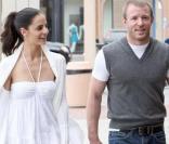 Guy Ritchie et une mystérieuse brune en balade à Malibu...