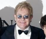    David Alvarez, Elton John, Kiril Kulish et Trent Kowalik lors des Tony Awards le 7 juin 2009 à New York    