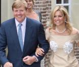 Maxima des Pays-Bas et son mari Willem-Alexander visitent l'exposition consacrée au centenaire de la naissance de feue la reine Juliana