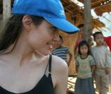 Angelina Jolie alors d'une visite en Thaïlande en février 2009 
