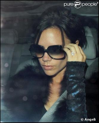 Victoria Beckham hier à Londres, avec une petite mine...
