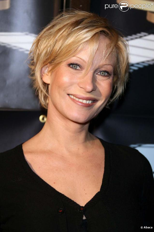 Rebecca Hampton : derrière cette face publique de businesswoman, Céline Frémont cache une fille sensible et à fleur de peau. Pour Rebecca après  Y'a que la Vérité qui compte ... levé de rideau : c'est l'heure de  Plus Belle La Vie  !