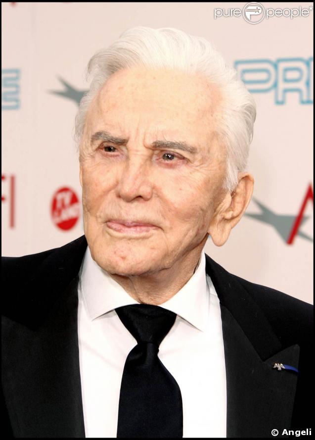 Kirk Douglas à la soirée AFI Life Achievement hier soir, à Culver City (Californie, hier soir)