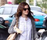 Rachel Bilson sort du trovador Mexican, un restaurant de Los Angeles, munie d'un doggy bag le 11 juin 2009
