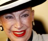 Geneviève de Fontenay range sa fierté... dans son chapeau !