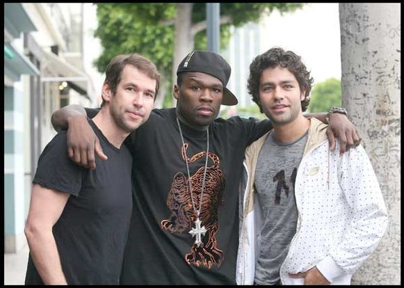 Doug Ellin, 50 Cent et Adrian Grenier sur le tournage de la série Entourage, à Los Angeles