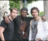 Doug Ellin, 50 Cent et Adrian Grenier sur le tournage de la série Entourage, à Los Angeles