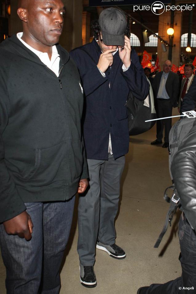 Sacha Baron Cohen arrive à Paris pour la promo de  Brüno   