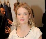 Mélanie Thierry pour l'inauguration du concept-store American Vintage rue Tiquetonne à Paris le 16 juin 2009