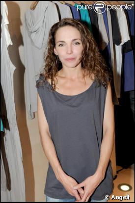 Claire Keim pour l'inauguration du concept-store American Vintage rue Tiquetonne à Paris le 16 juin 2009