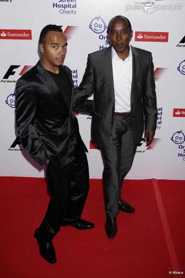 Le père de Lewis Hamilton (Anthony) et le frère de Lewi (Nick)  