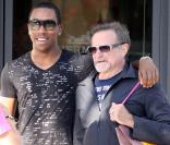 Robin Williams prend la pose pour ses fans, à Los Angeles