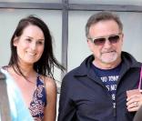 Robin Williams prend la pose pour ses fans, à Los Angeles