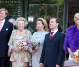 Le prince Willem-Alexander, sa mère la reine Beatrix, le président russe Dmitri Medvedev et sa femme Svetlana, la princesse Maxima des Pays-Bas inaugurent l'Ermitage Amsterdam