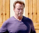 Arnold Schwarzenegger et sa Dodge Challenger, s'en vont déjeuner au Babalu restaurant de Brentwood, à Los Angeles, le 20 juin 2009 !