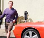Arnold Schwarzenegger et sa Dodge Challenger, s'en vont déjeuner au Babalu restaurant de Brentwood, à Los Angeles, le 20 juin 2009 !