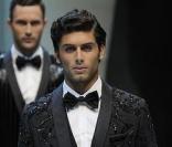 Jesus Luz défile pour la collection Printemps/été hommes Dolce & Gabbana à Milan le 20 juin 2009