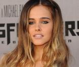 La belle Isabel Lucas, lors de l'avant-première de 