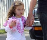 Christian Bale et sa fille Emmaline (Santa Monica, 7 juin 2009)